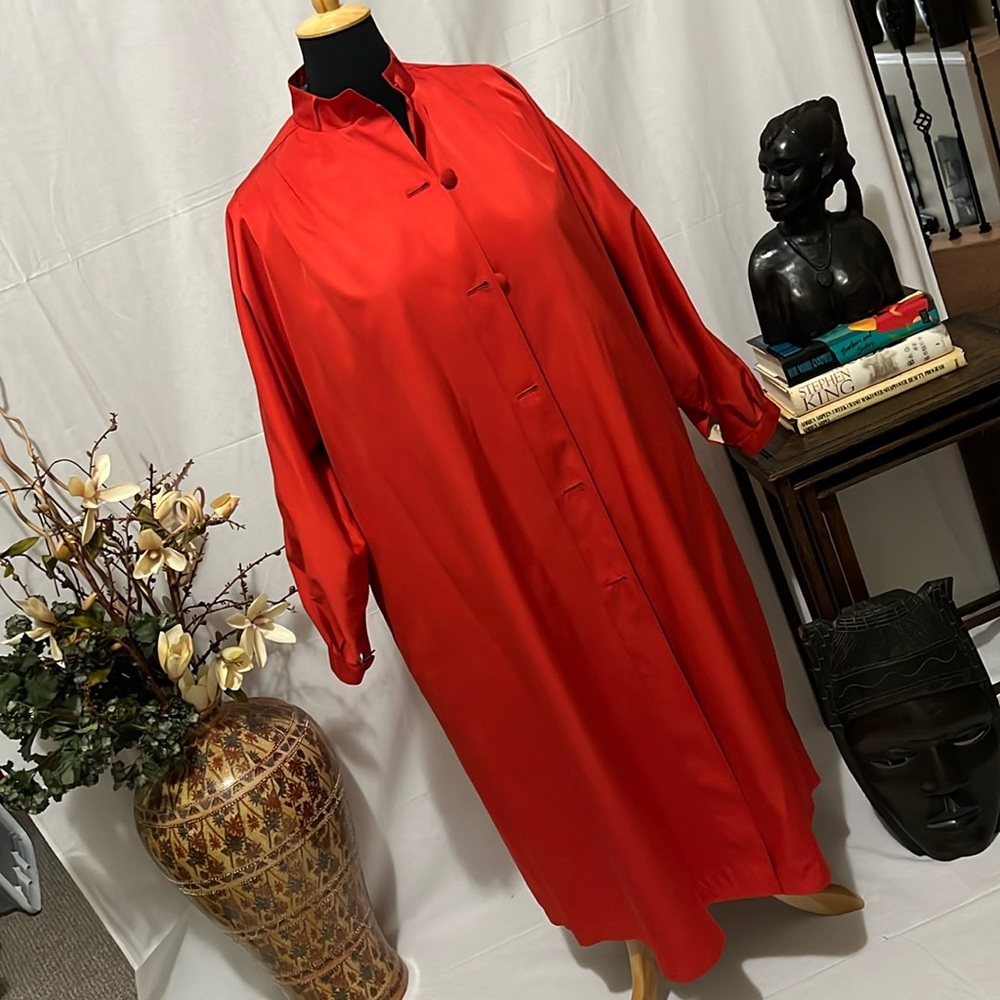 Spring cool red vintage coat, a dynamic find!